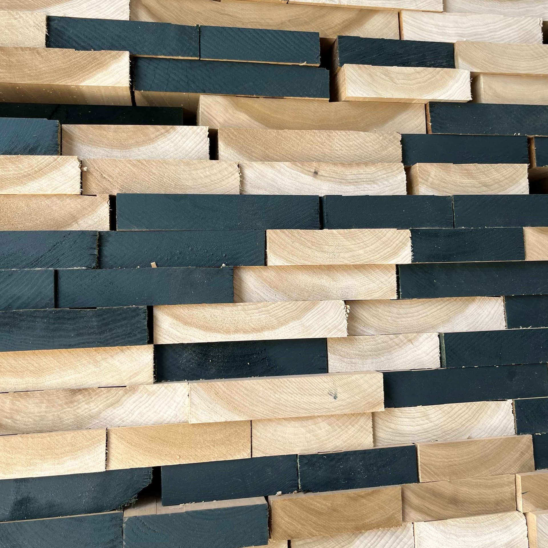 פרויקט נגרייה – דלת עץ מלא בגימור יוקרתי